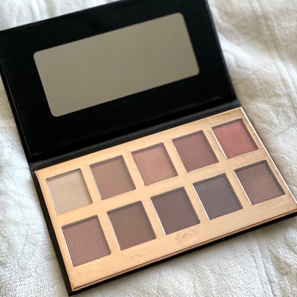 NWOT Crown eye shadow palette - Picture 3 of 3